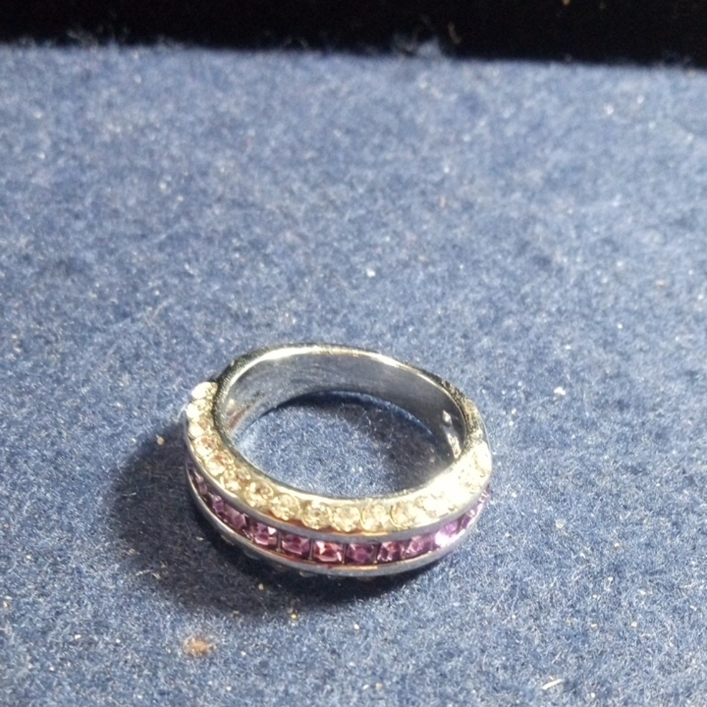 Dazzling Silvertone and Purple Women's Ring Size 8 - Picture 3 of 6